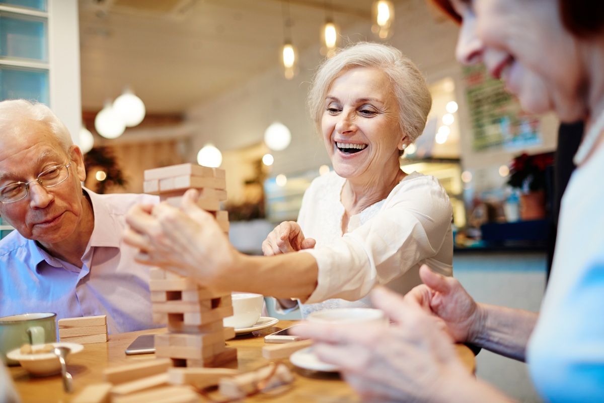 how retirement communities help seniors stay connected